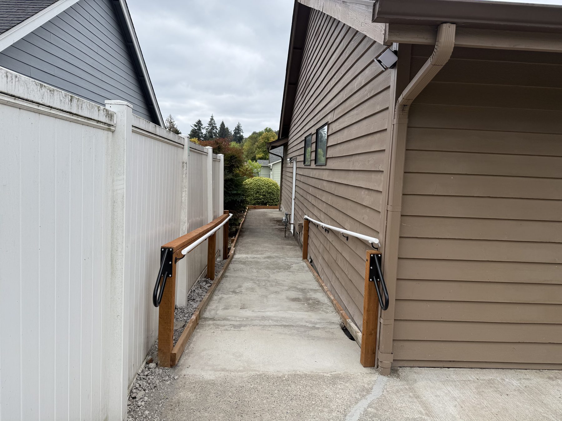 Accessible side ramp